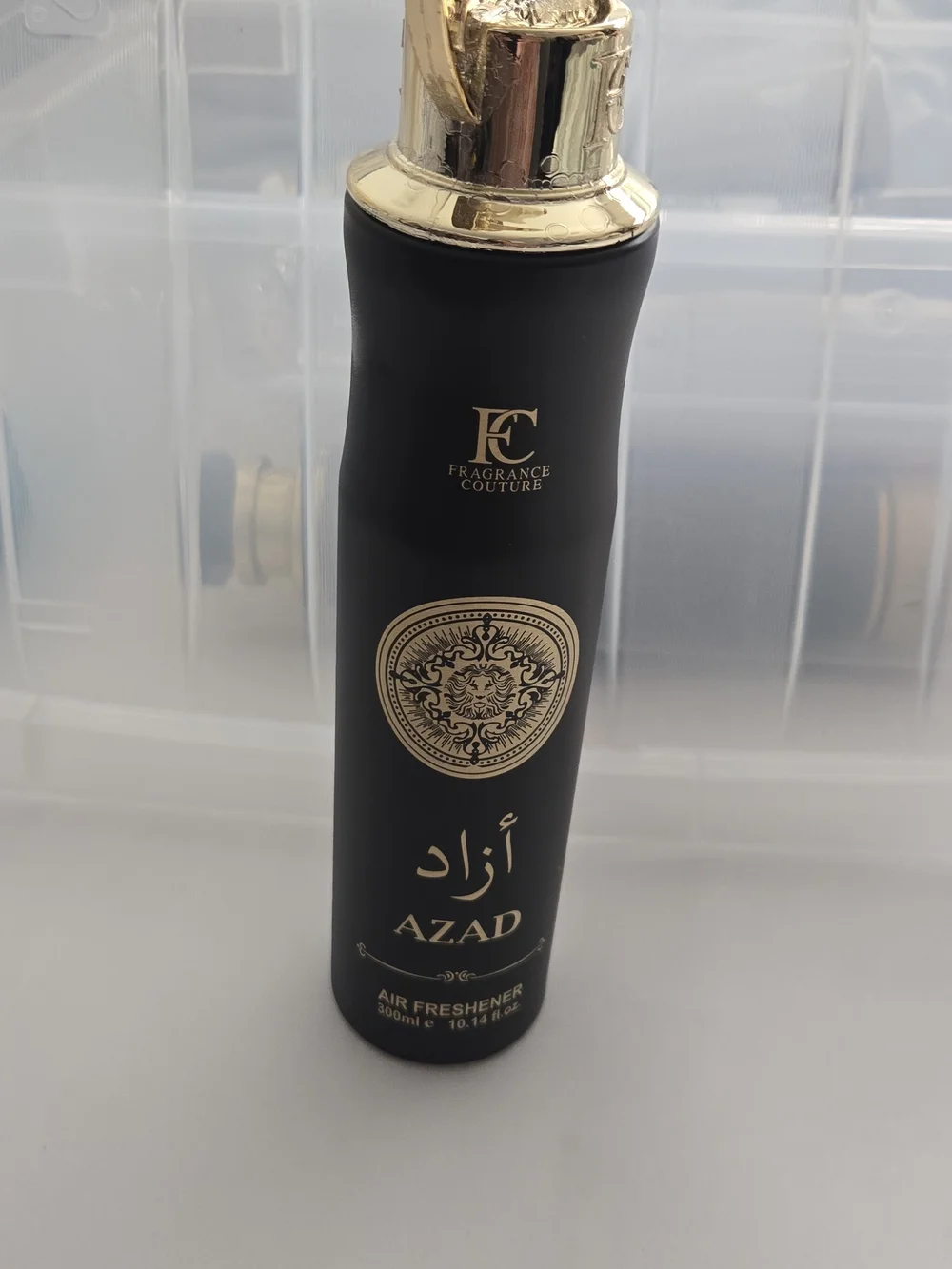 Azad Black & Gold Air FreshenerScent: Warm woods, amber, soft spices, and musk.